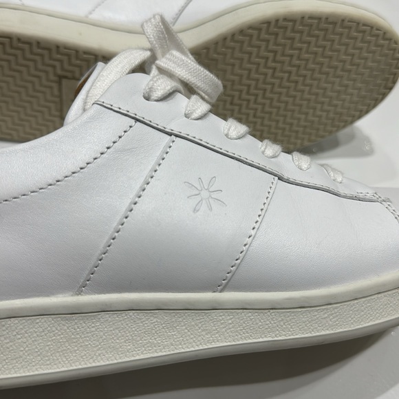 JOYASOL Women's Paisley Sneaker All White Size 7
MSRP $220 - Picture 9 of 10